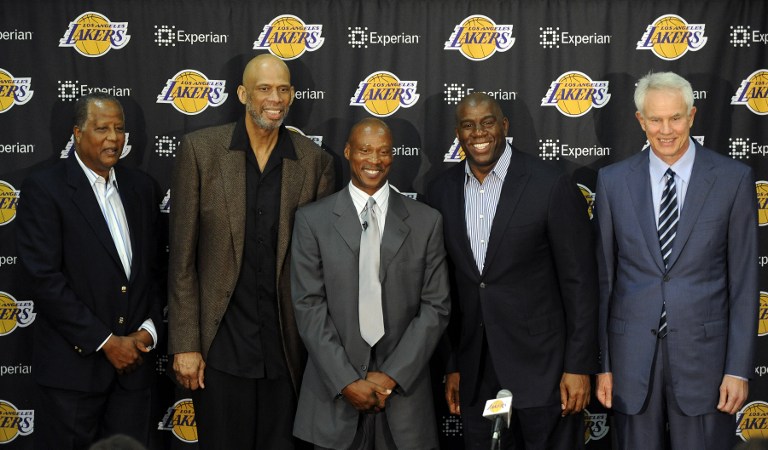 TA：亚马尔踢10号位表现出色，让弗里克排阵有了更多选择（TA：亚马尔司职10号位表现惊艳，弗里克排兵布阵选择更充裕）