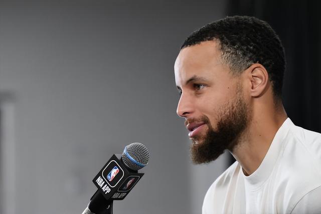 经历车祸事件后首次出场，何塞普：对未来挑战有更清晰的认识（车祸后首次亮相，何塞普：对未来挑战更加明确）