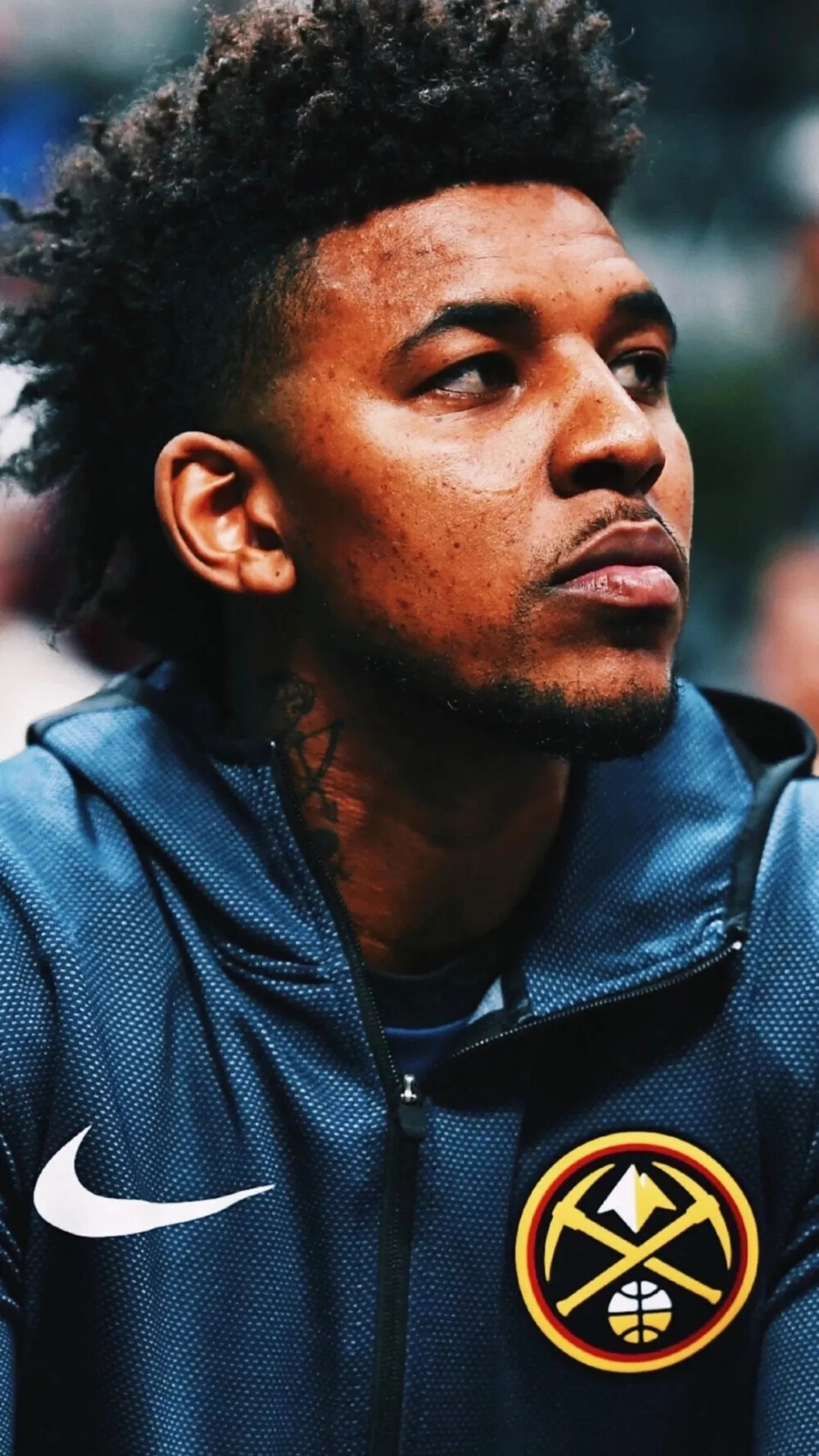 如何提高篮球比赛心理素质？（篮球赛场心理素质提升指南）