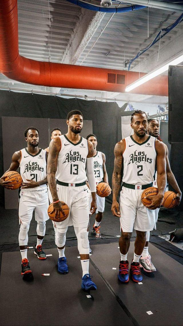 托蒂：说C罗的坏话只能说明你在嫉妒他，他和梅西的水平相当（托蒂：抨击C罗只是嫉妒，他与梅西实力不相上下）