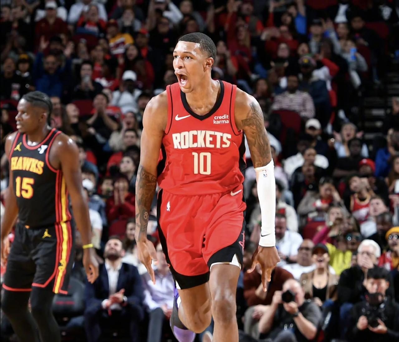 杜兰特空接暴扣，全场掌声雷动（杜兰特空接重扣，现场掌声如潮）