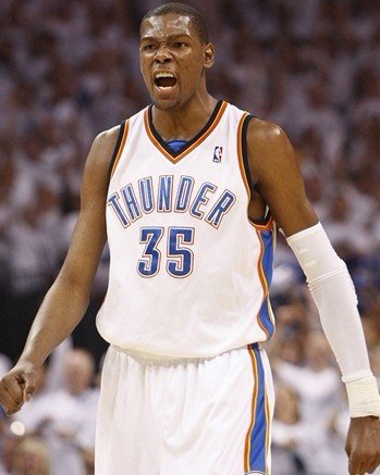 拜仁新战术体系攻守兼备（拜仁战术革新，攻防兼修）